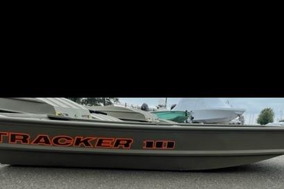 2026 Tracker Grizzly 10 Jon