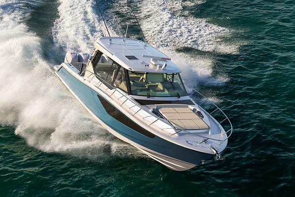Boston Whaler Boat image