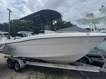 2025 Robalo R222