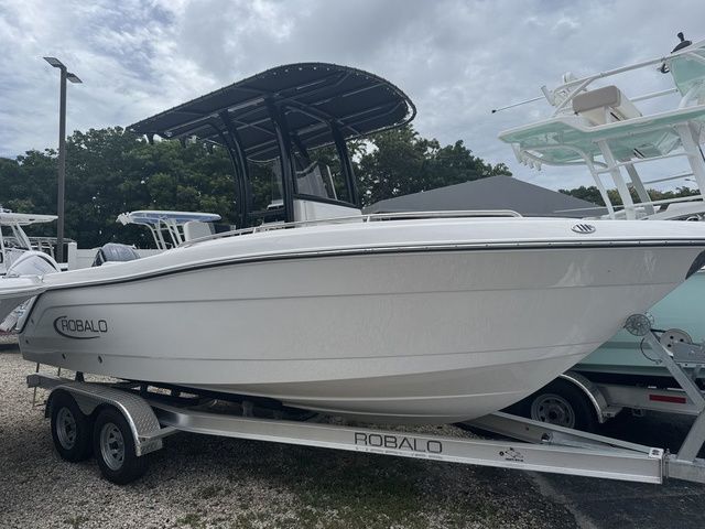 2025 Robalo R222