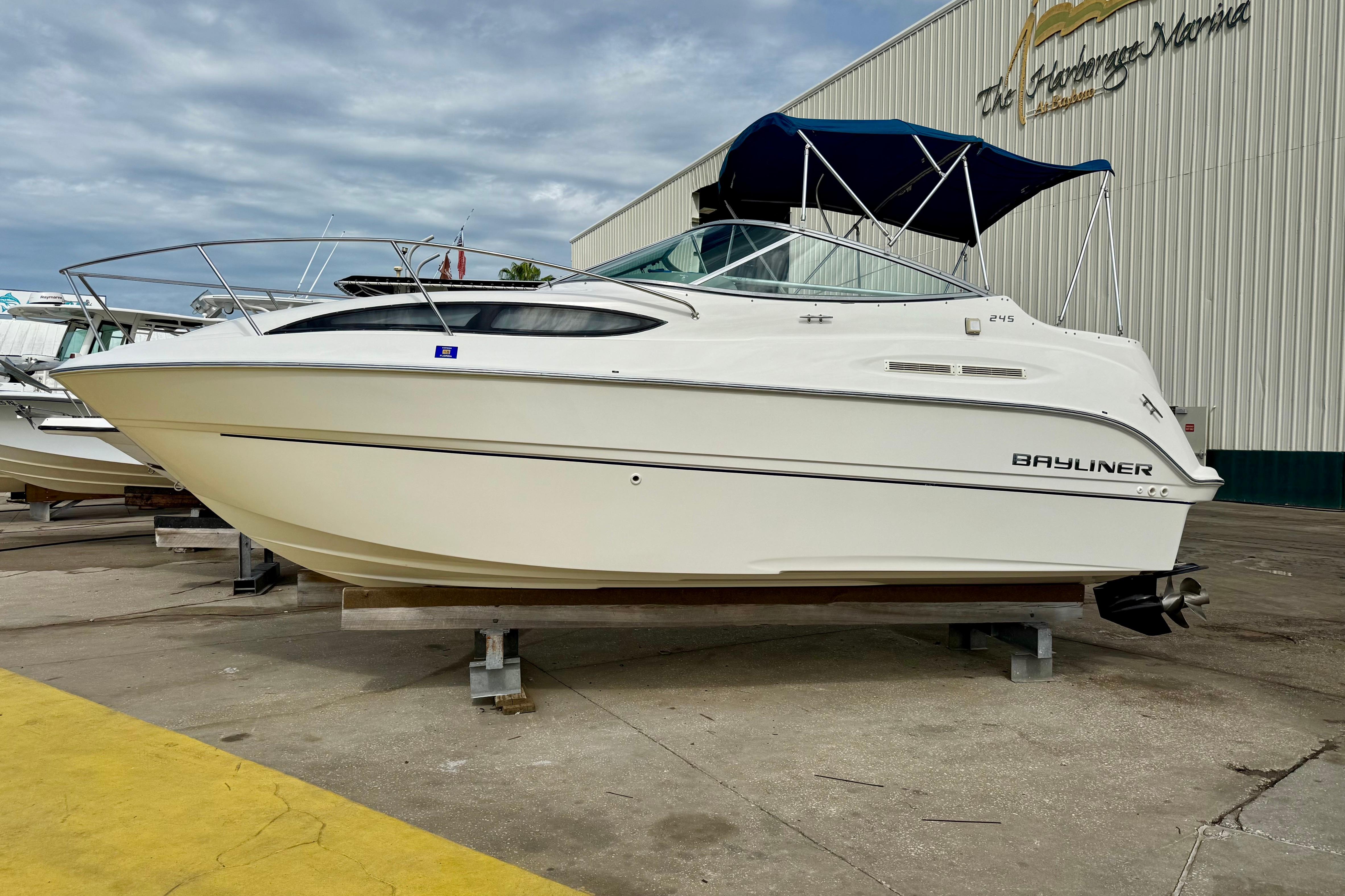 2011 Bayliner 245 Cruiser