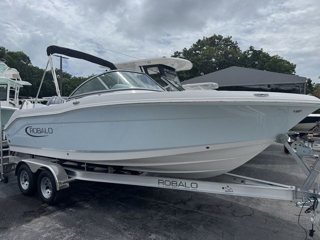 2025 Robalo R207
