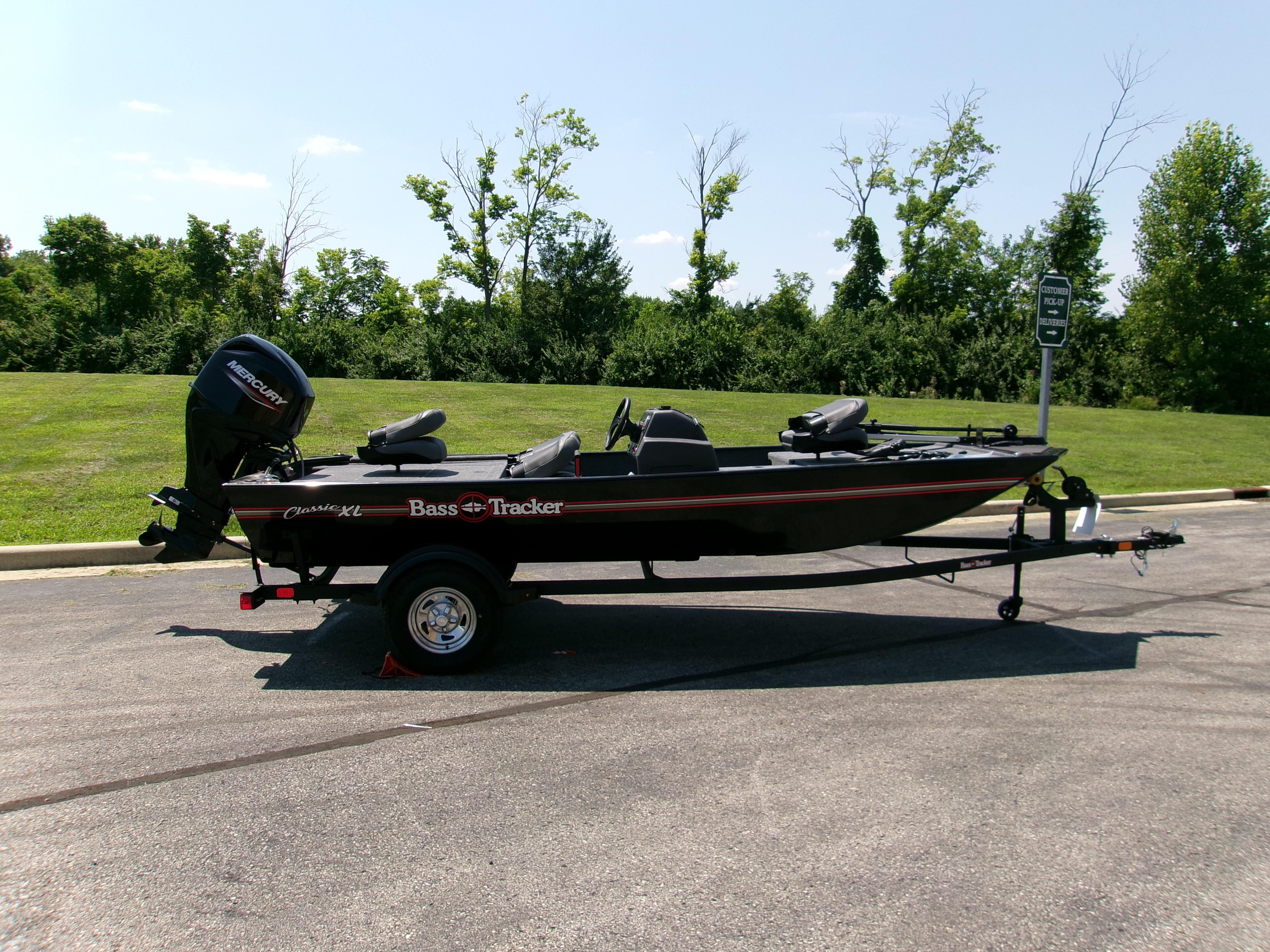 2025 Tracker Bass Tracker Classic XL