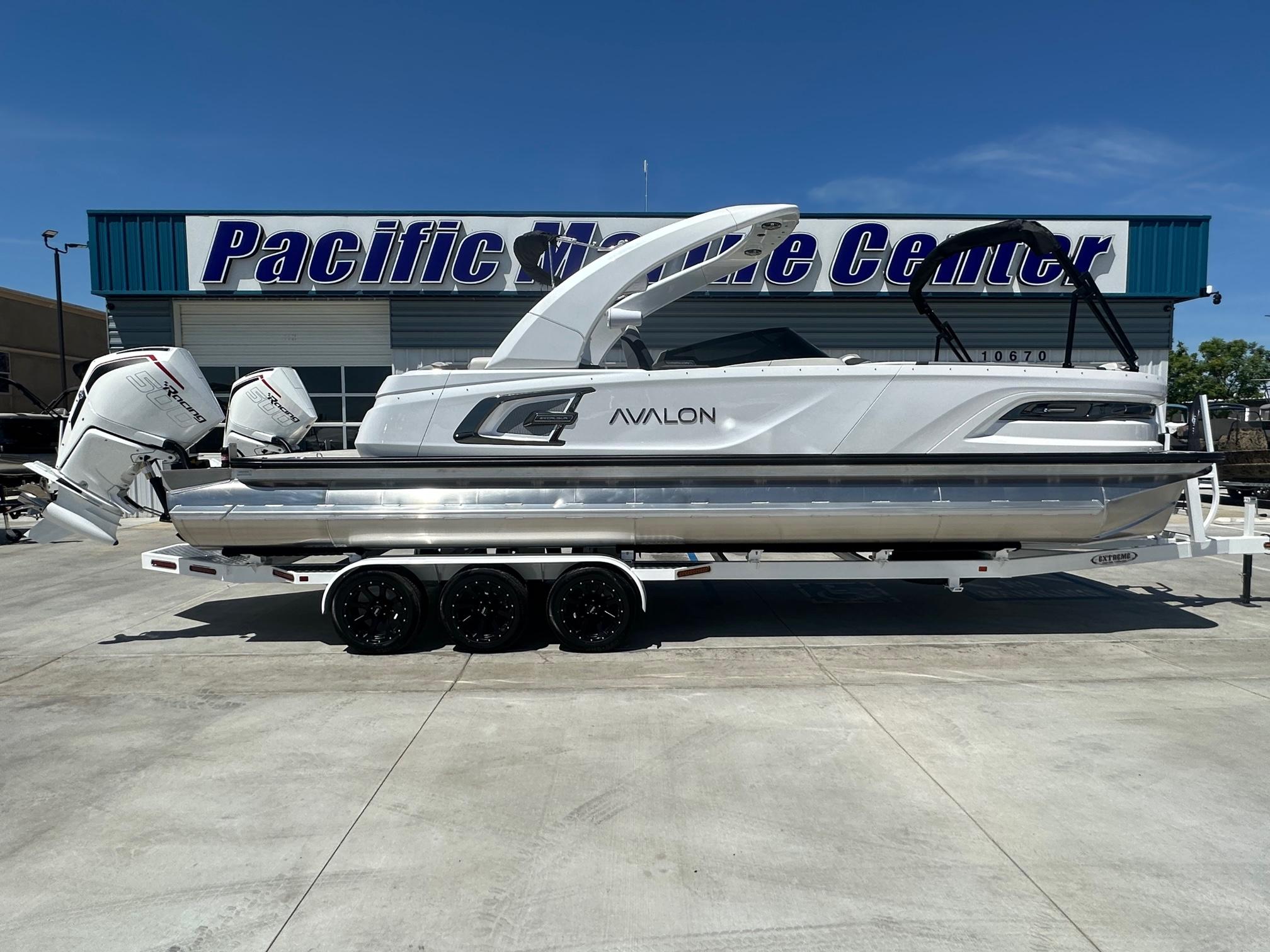 Avalon Carbon Series Excalibur - 27 FT Elite Windshield w/ Twin 500HP Mercury's w/ JOYSTICK CONTROLS!!