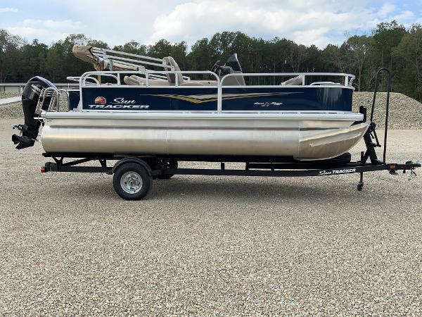 2025 Sun Tracker Bass Buggy 18 DLX