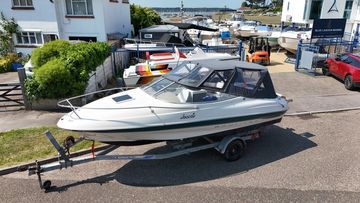 2000 Bayliner 2052 Capri