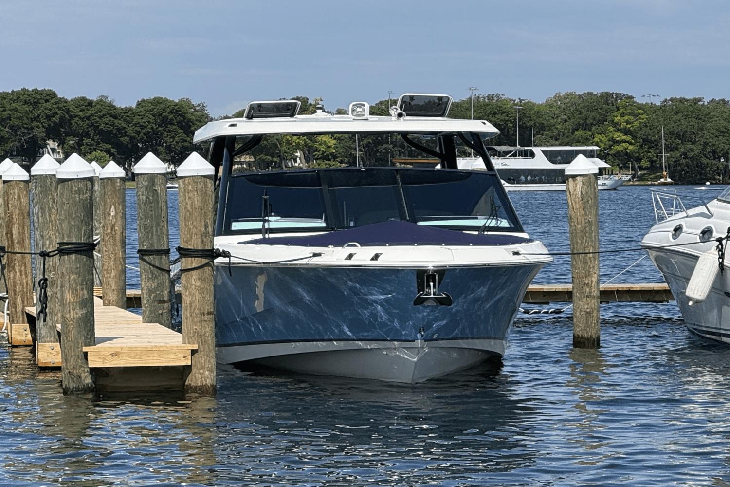 2025 Boston Whaler 330 Vantage