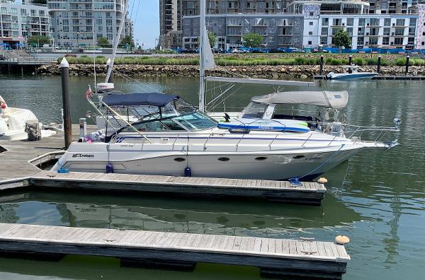 1989 Cruisers Yachts 3670 Esprit