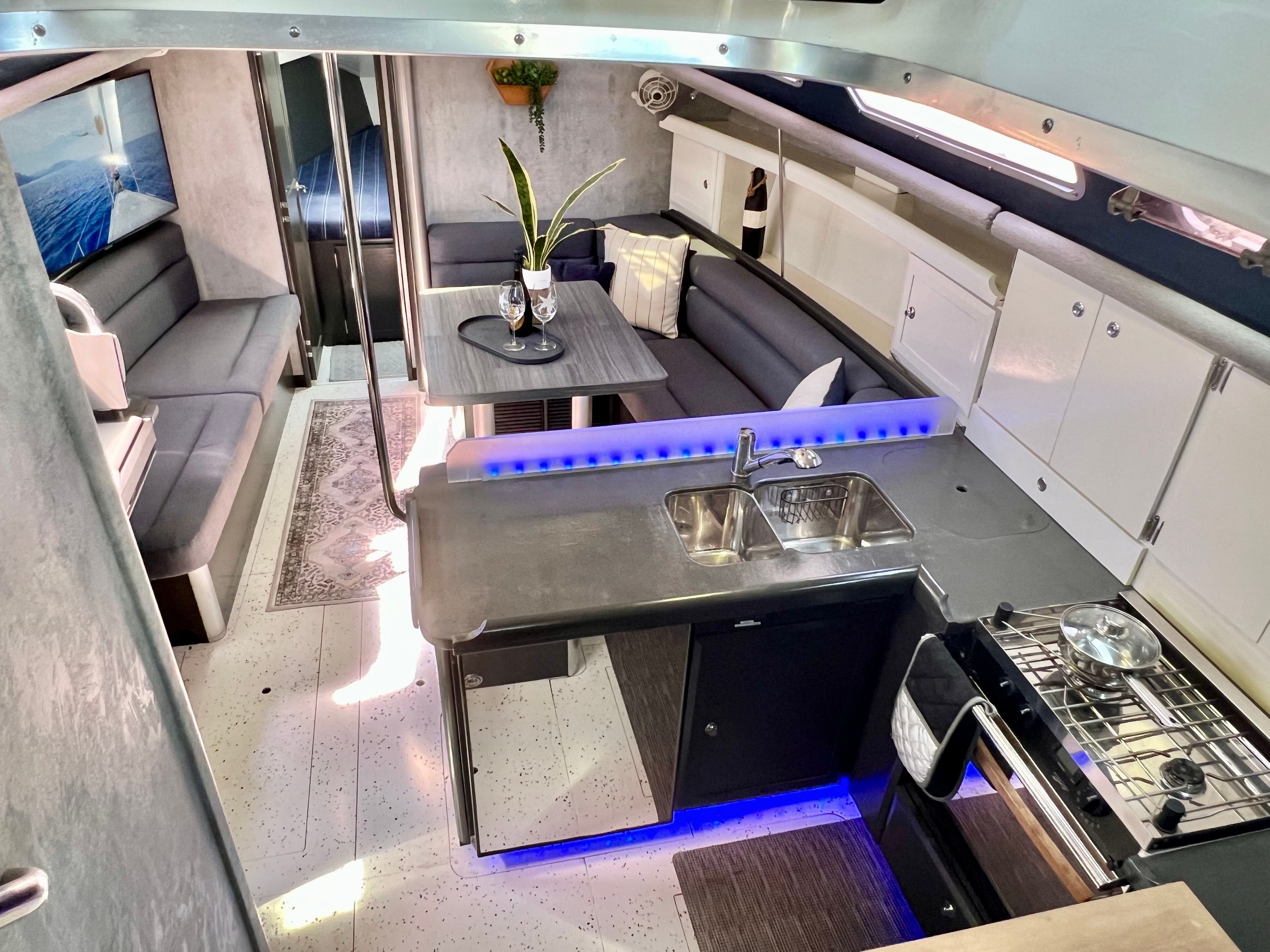 2008 Hunter 38