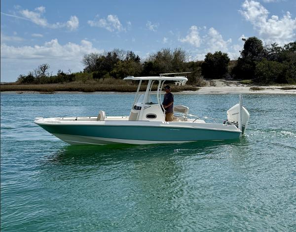 2020 Boston Whaler 240 Dauntless