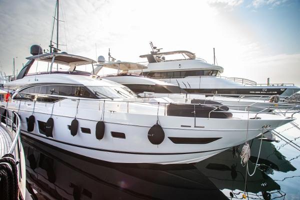 2017 Princess 82