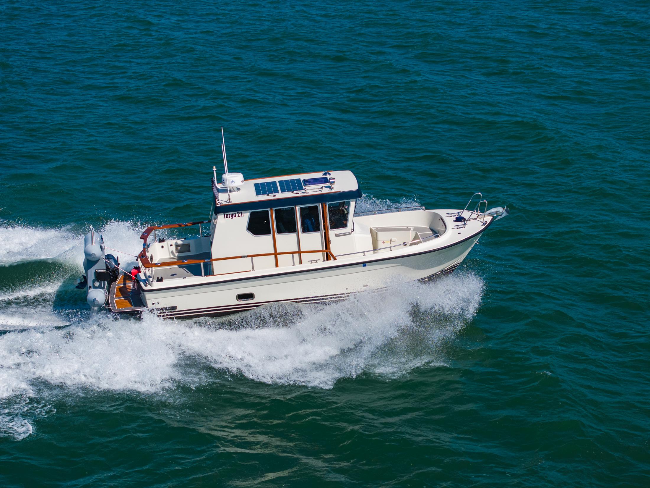 Targa 27.1 Targa 27.1 boat cruising on open water, 2018 model.