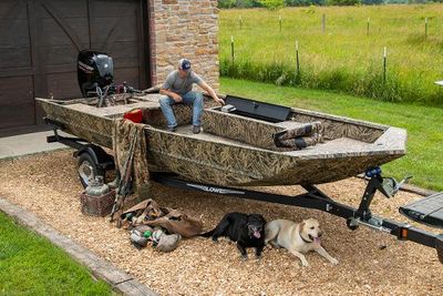 Lowe Roughneck 2070 Waterfowl Tiller Boat