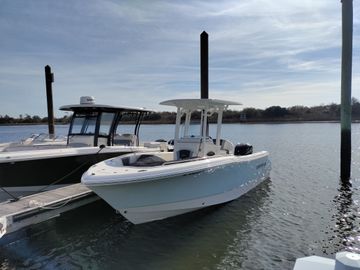 2022 Robalo R230 Center Console