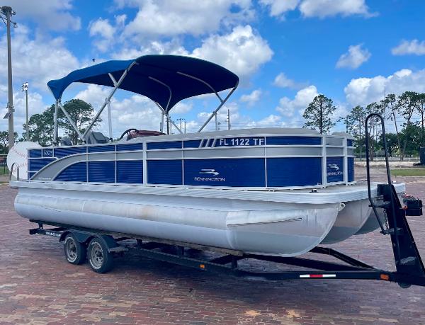 2022 Bennington SX 23 Fishing