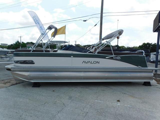 2025 Avalon Catalina Platinum Quad Lounger 25 FT Windshield