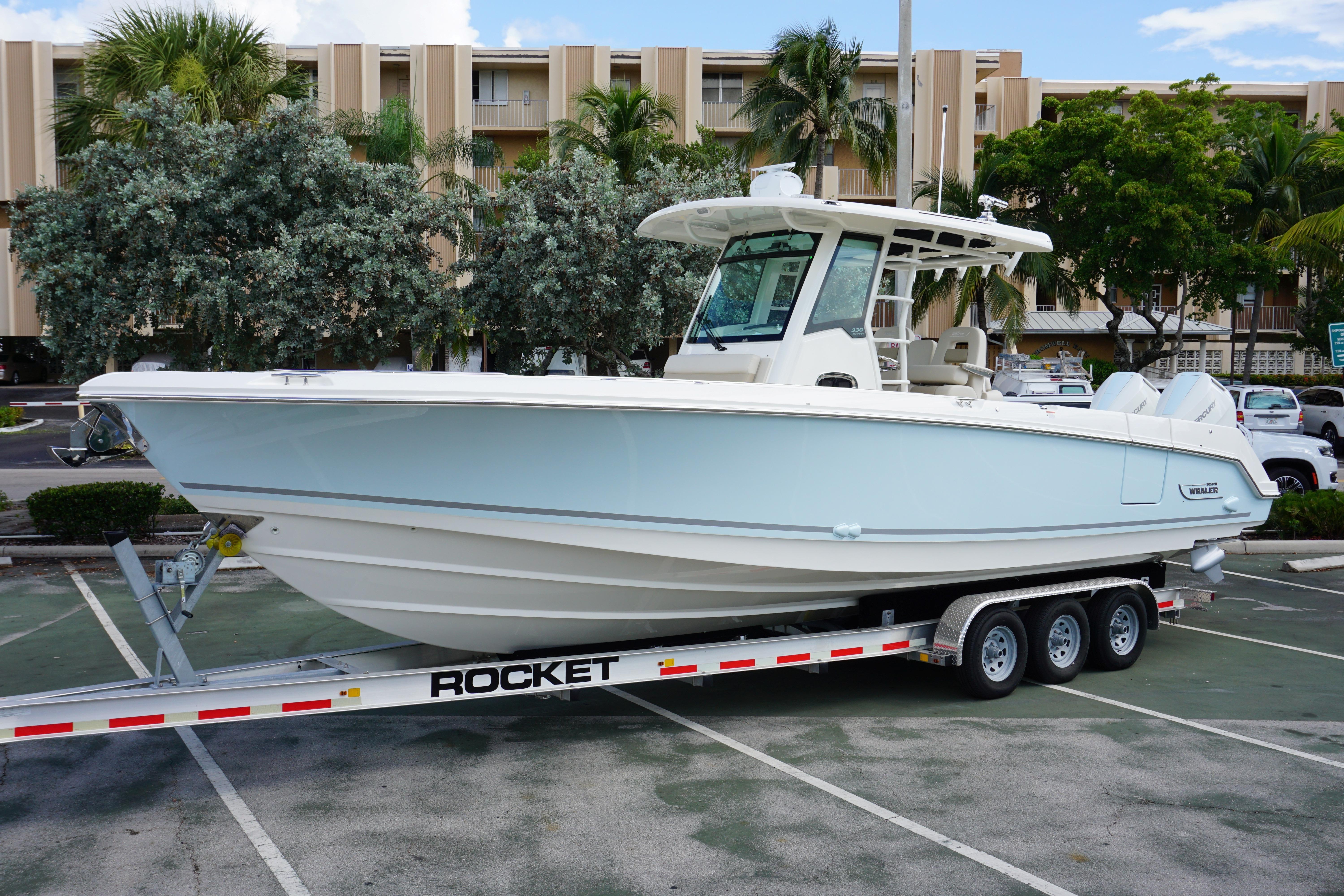 2026 Boston Whaler 330 Outrage