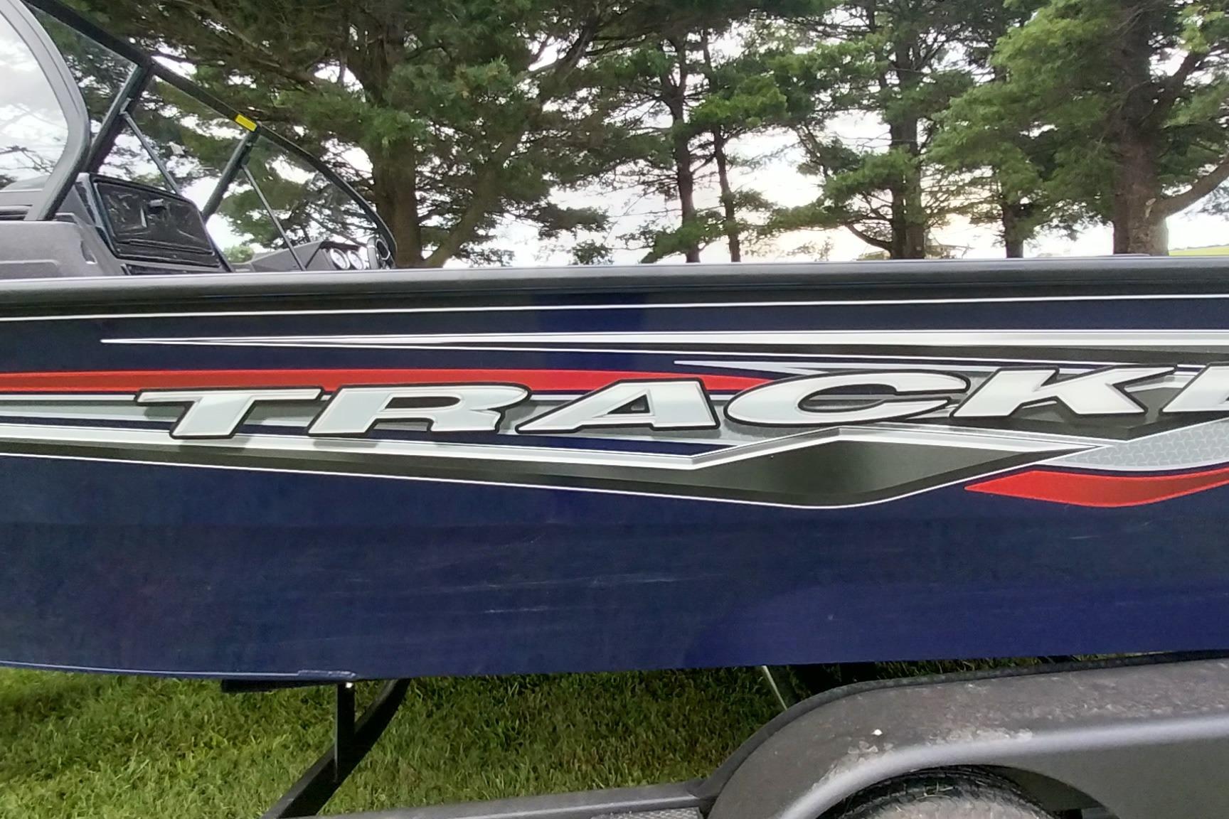Tracker Targa V-18 Combo 2024 Tracker Targa V-18 Combo boat side view with bold graphics.