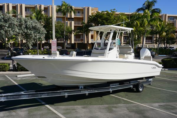 2025 Boston Whaler 250 Dauntless