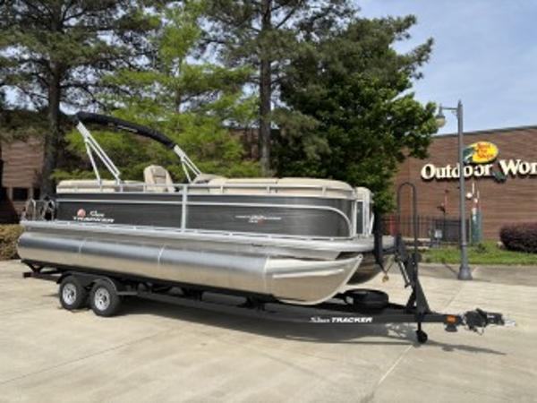 2025 Sun Tracker Party Barge 22 RF XP3