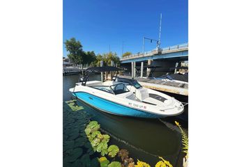 2022 Sea Ray SPX 230 Outboard