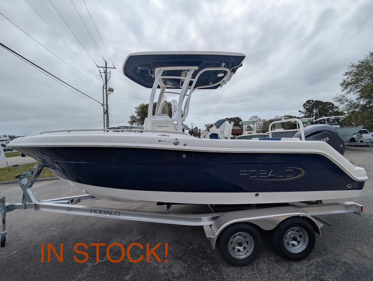 2025 Robalo R222 Explorer