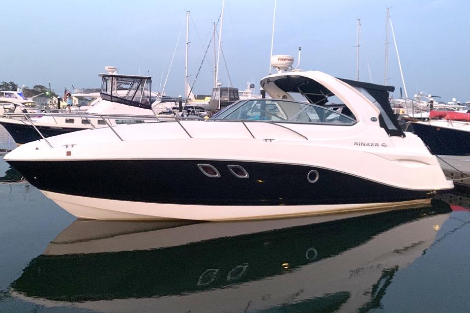 2010 Rinker 310 Express Cruiser