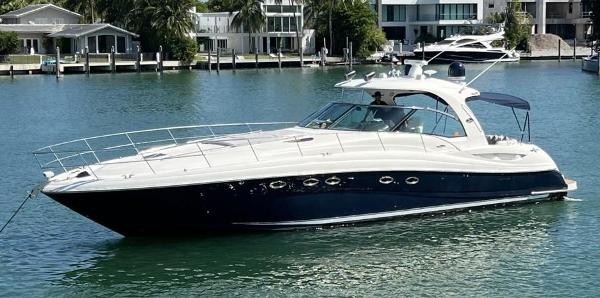 Sea Ray 500 Sundancer 2005 Sea Ray 500 Sundancer yacht on calm water, luxury waterfront homes in background.