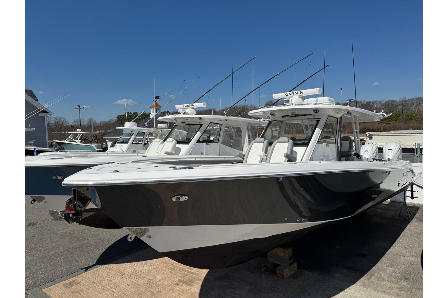 2022 Everglades 395cc
