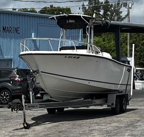2005 Mako 212 Center Console