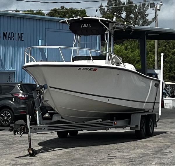 2005 Mako 212 Center Console