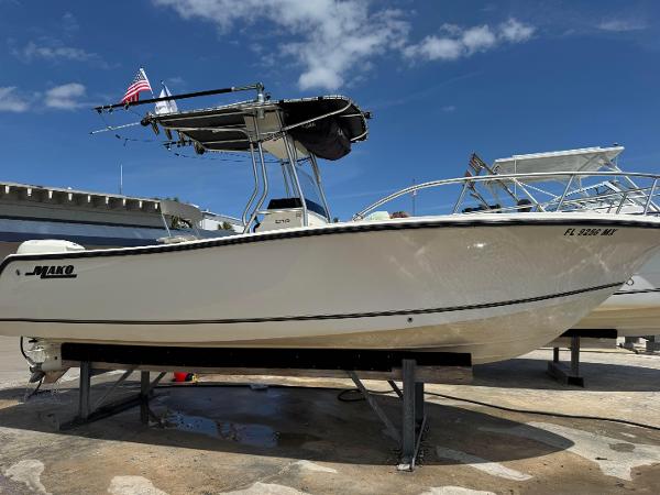 2005 Mako 212 Center Console