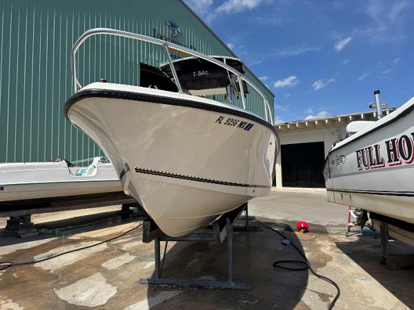 2005 Mako 212 Center Console