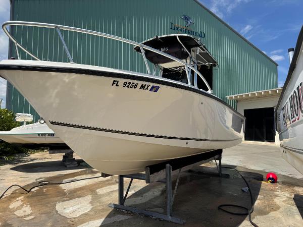 2005 Mako 212 Center Console