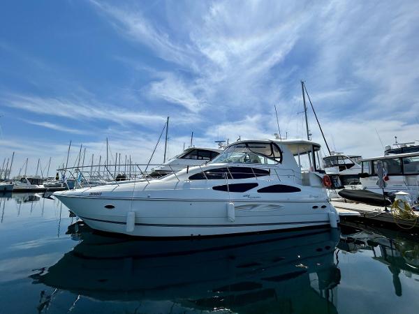 2005 Cruisers Yachts 455 Express Motor Yacht