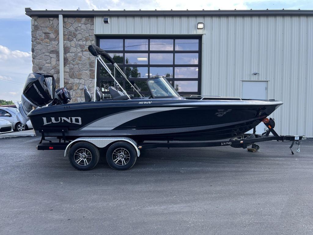 2022 lund boats