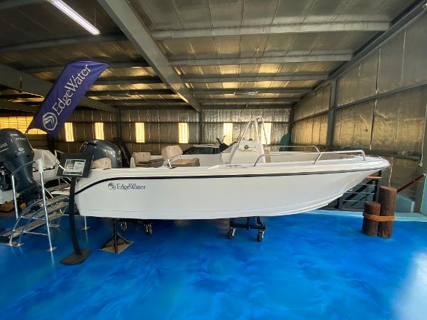 2025 Edgewater 170CC Center Console