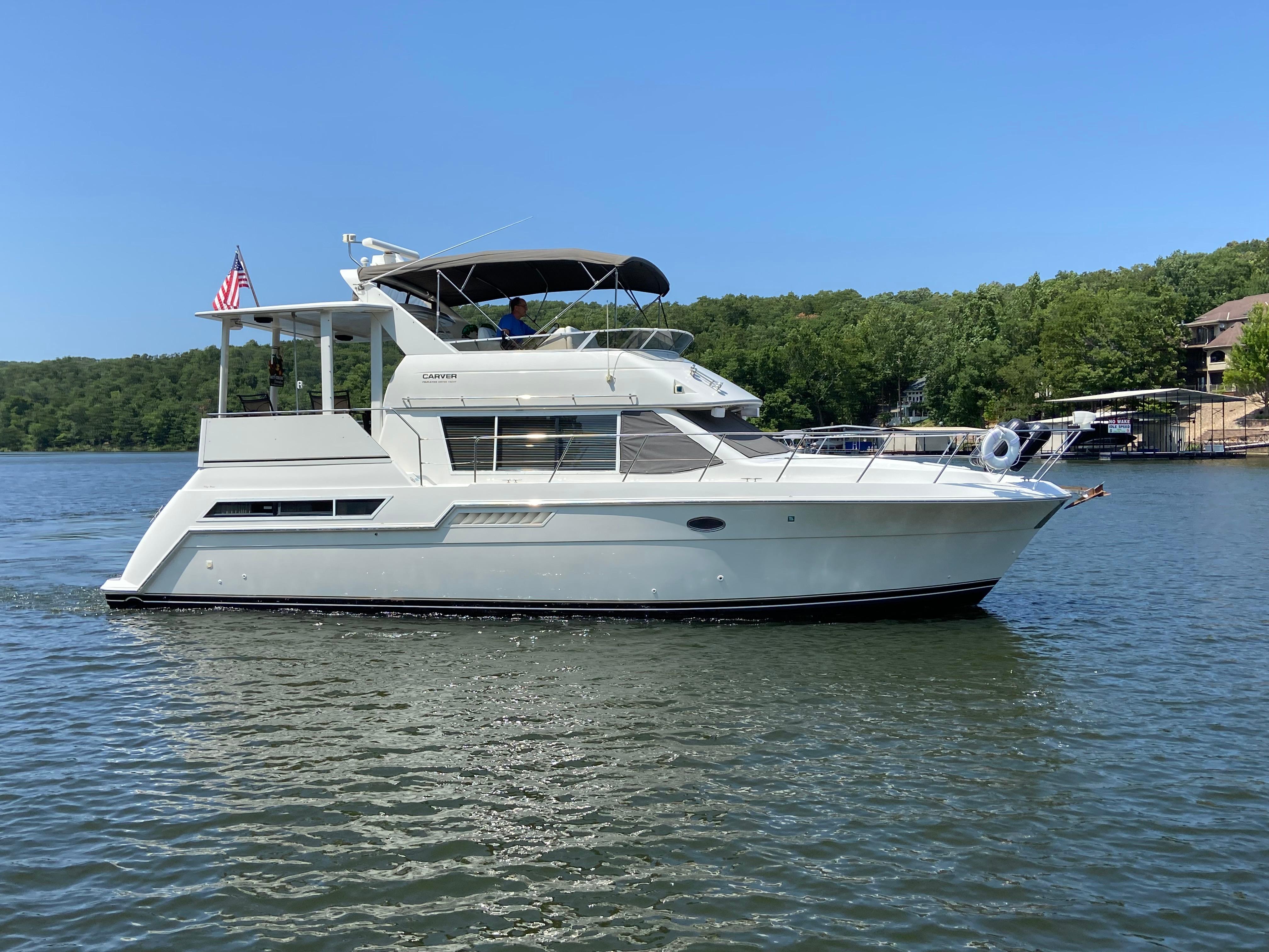 1997 Carver 405 Motor Yacht