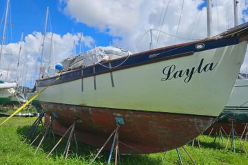 1975 Dreadnought 32 Ketch