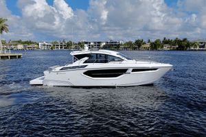 Cruisers Yachts 42 Cantius