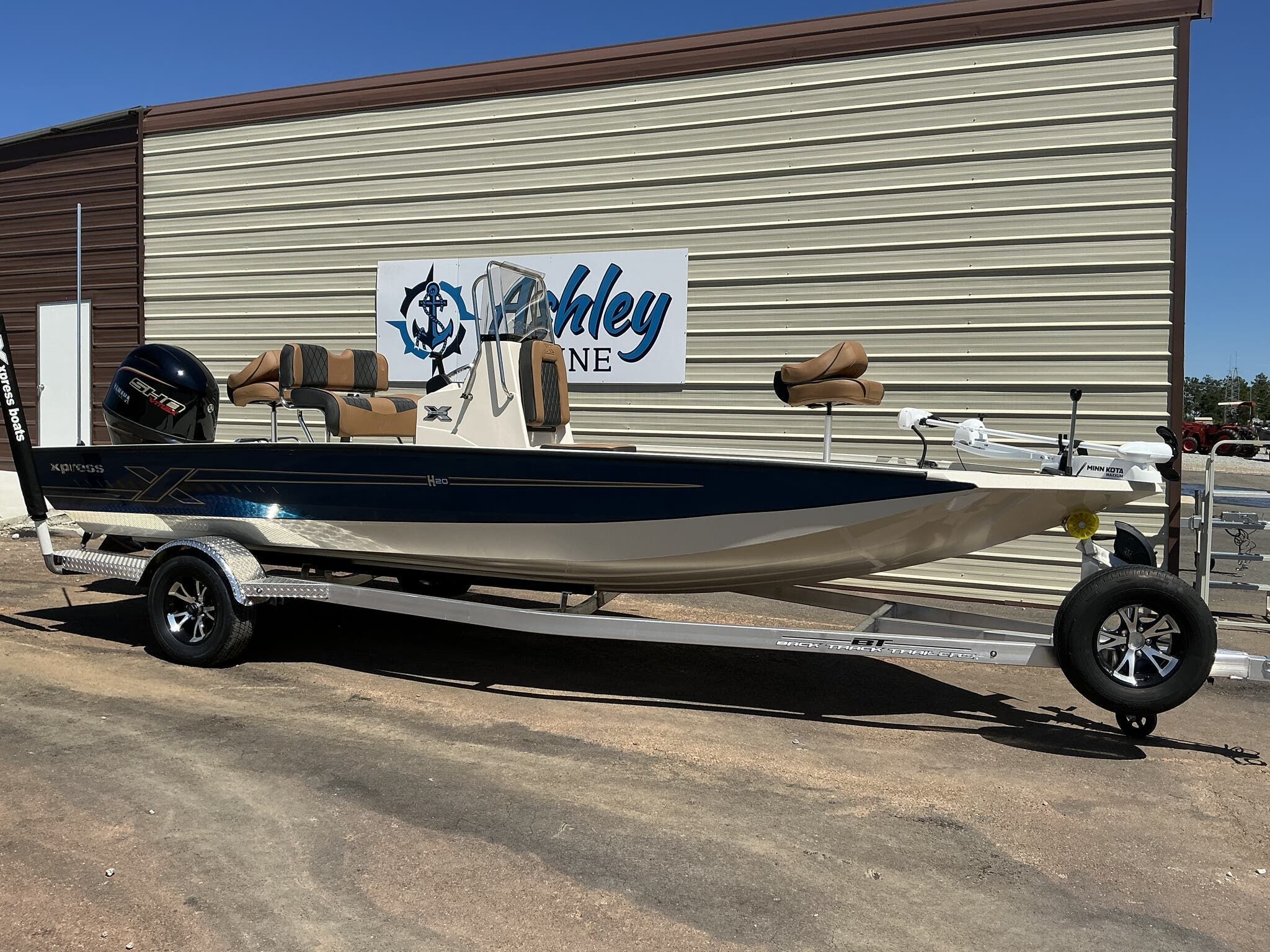 2026 Xpress Hyper-Lift Bay Series H20 Bay
