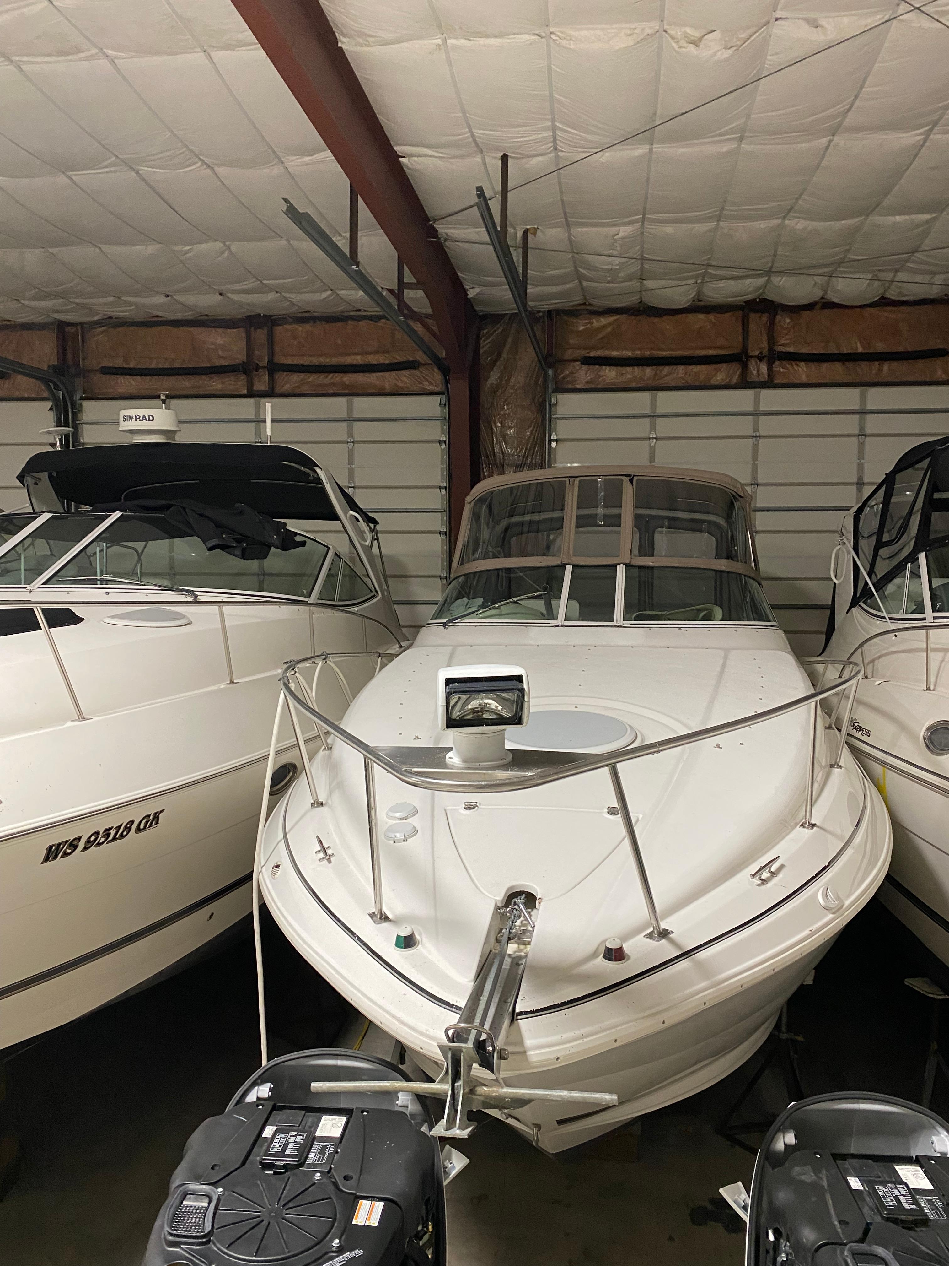 2000 Cruisers Yachts 2870