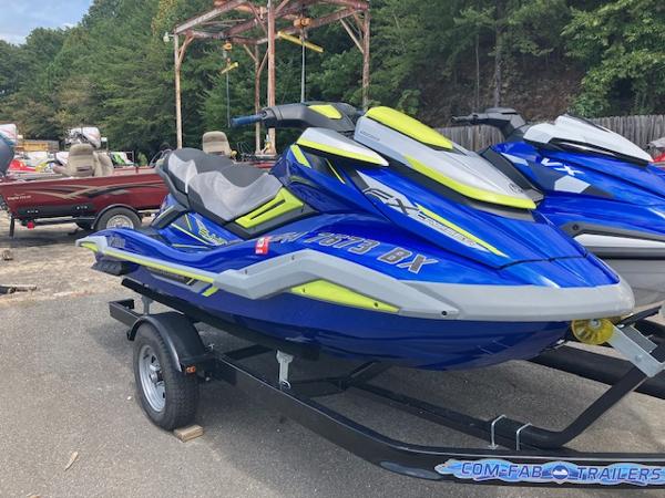 Yamaha WaveRunner FX Cruiser SVHO 2020 Yamaha WaveRunner FX Cruiser SVHO in blue on trailer, parked outdoors.