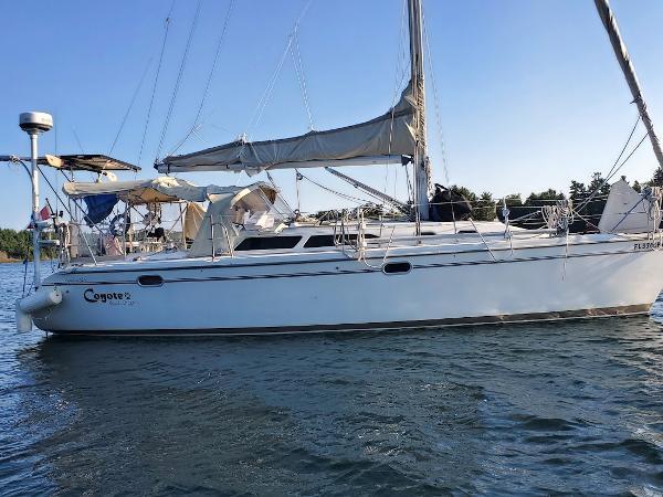 catalina 320 sailboat review