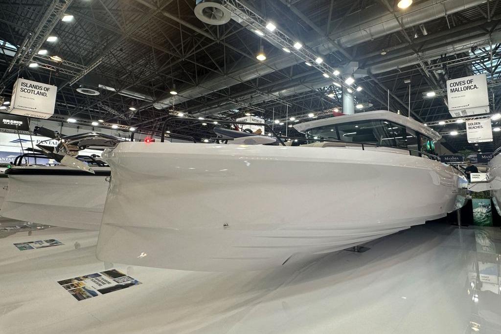 2024 Axopar 45 Cross Cabin