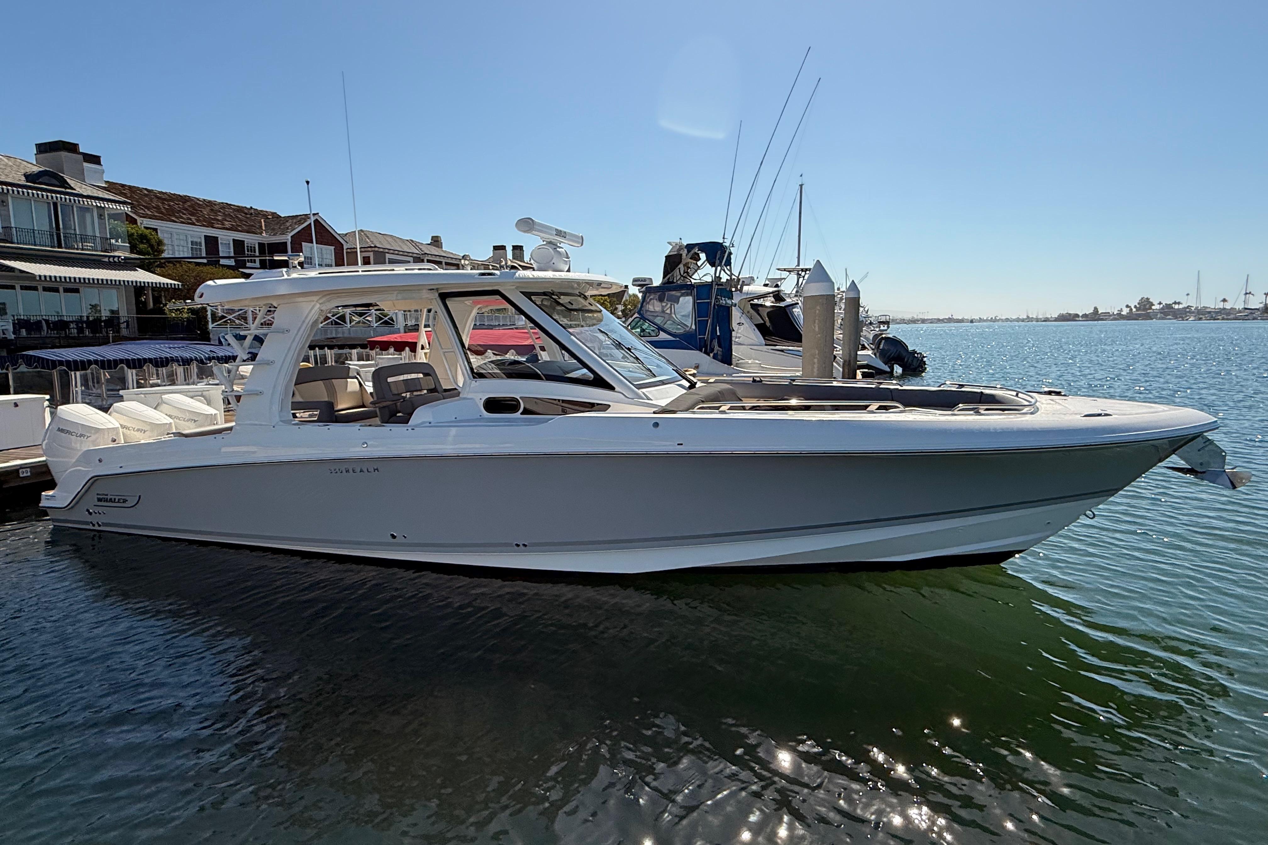 2024 Boston Whaler 350 Realm
