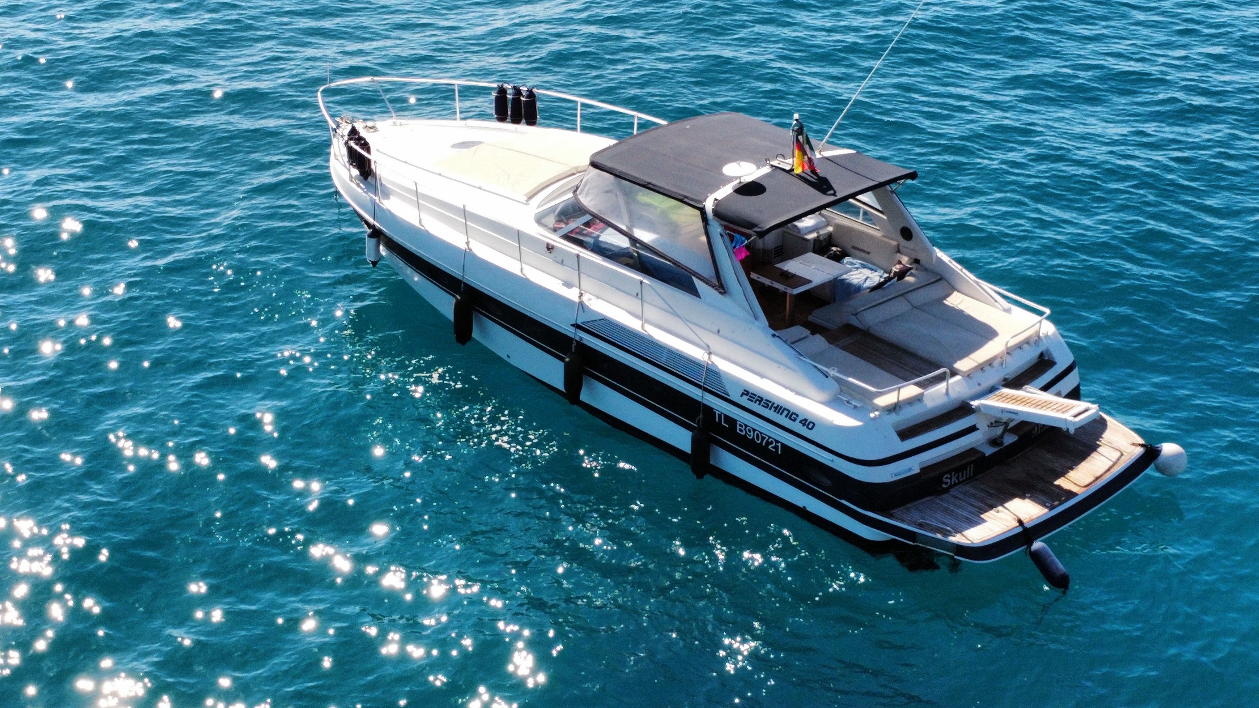 1992 Ferretti Yachts Pershing 40