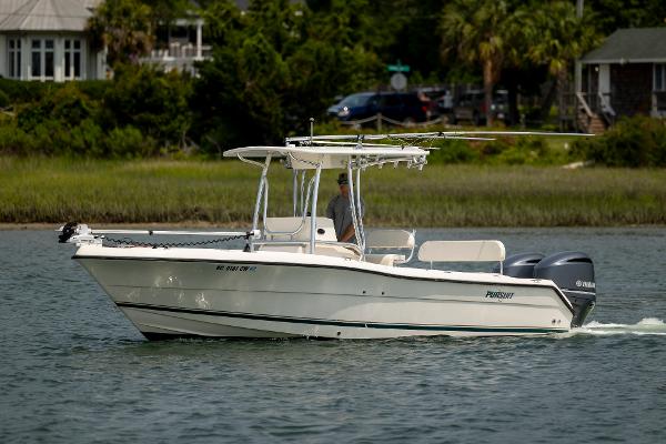 2000 Pursuit 2470 Center Console