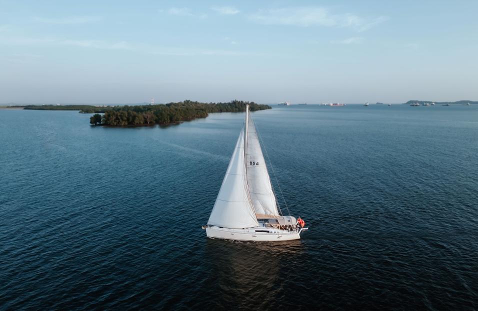 Beneteau Oceanis 54 Sailing yacht Beneteau Oceanis 54, 2010 model, cruising on open water.