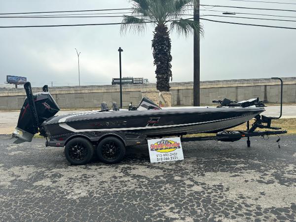 Vexus VXS21 2025 Vexus VXS21 boat on trailer, parked outdoors near palm tree.